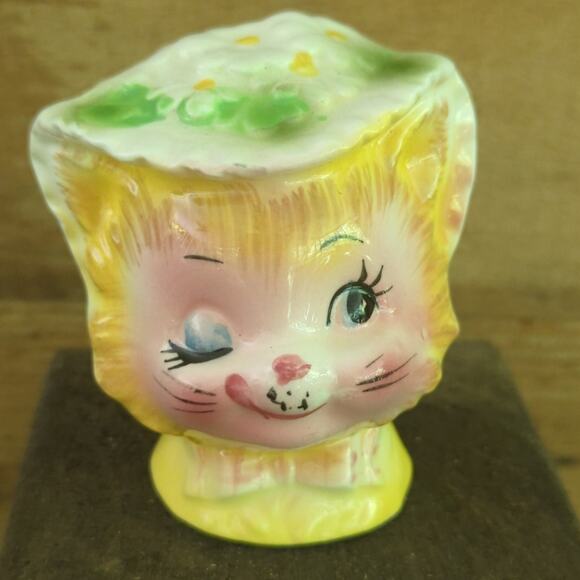 Vintage Winking Kitty by Enesco Salt and Pepper Set Japan Anthropomorphic Kitsch - Picture 2 of 9